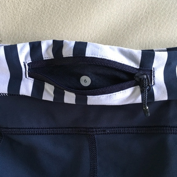 Lululemon Inspire Crop - Picture 3 of 4